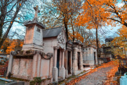 Kirkegarden Pere Lachaise Paris host farger monument grav