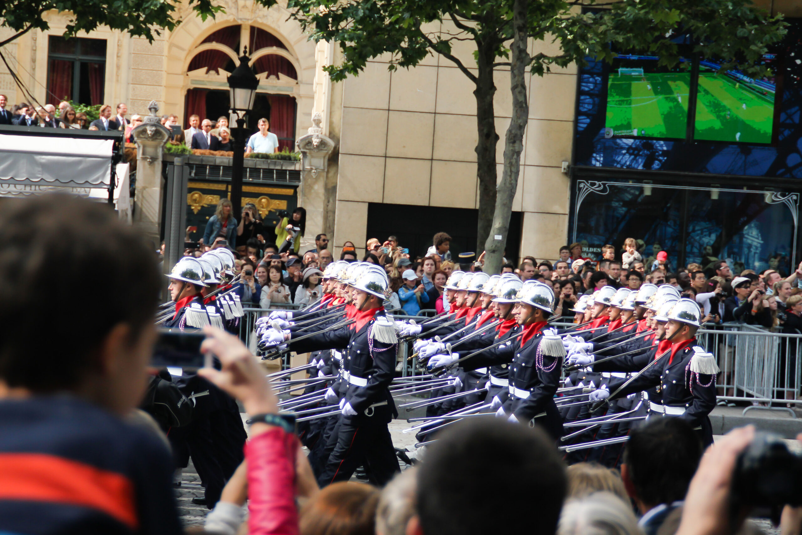 Militærparade i Paris på Bastille Day