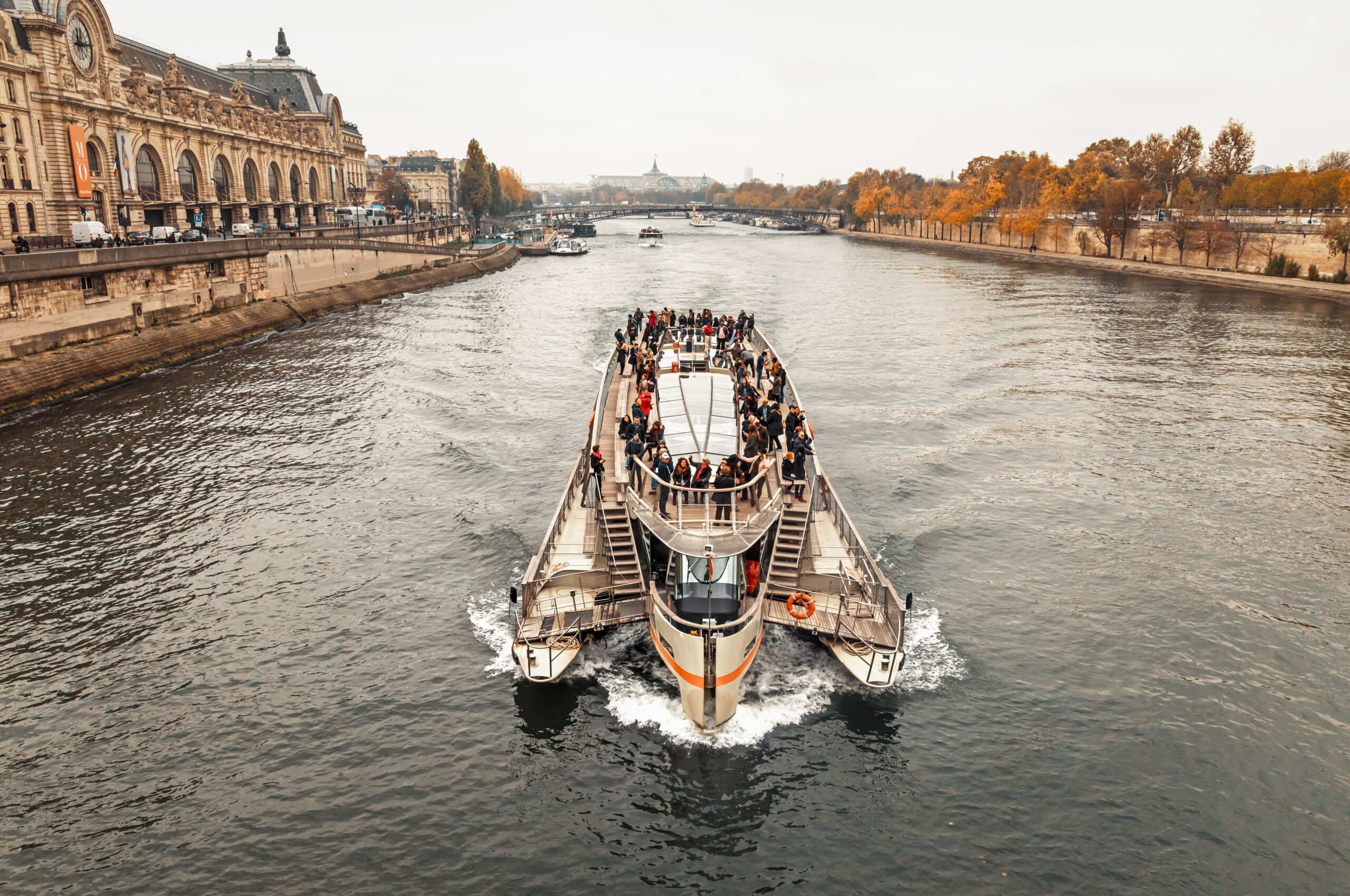 Elvecruise på Seinen Paris corona